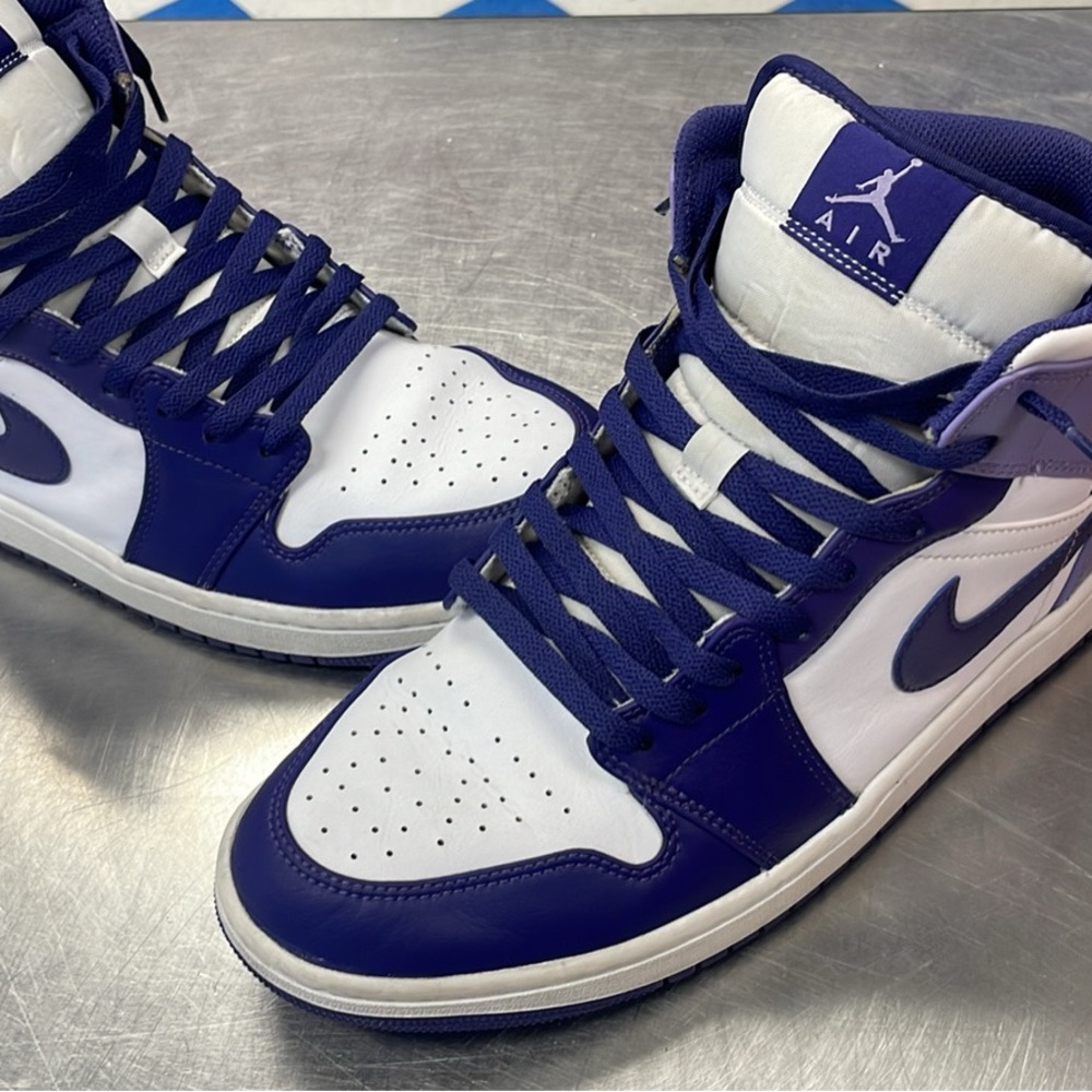 Nike Air Sneakers - White and Blue